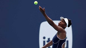 Venus Williams becomes oldest WTA match-winner since 2004