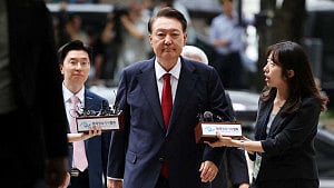 S Korea ex-leader Yoon returns to jail