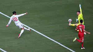 Benfica beat Bayern to reach knockouts