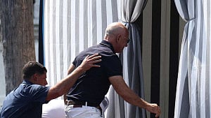Bezos and Sanchez arrive in Venice