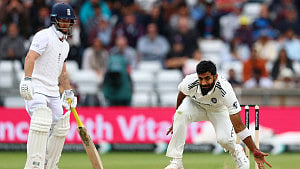 Duckett ton steers England to India win