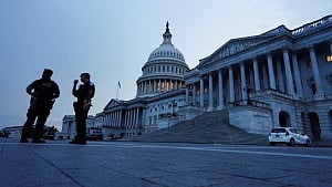 US Senate pushes ahead on Trump tax cuts