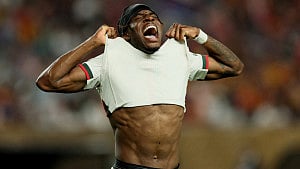 Chelsea cruise past Esperance to face Benfica in knockout