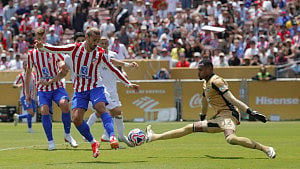 Atletico win, but Botafogo advance out of Group B