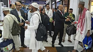 First Hajj return flight reaches Dhaka