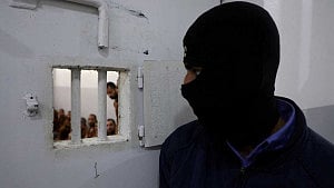 IS reactivating fighters, eying comeback in Syria, Iraq