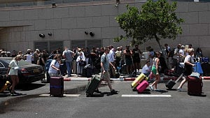 Stranded Israelis in Cyprus scramble to get home
