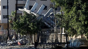 Israeli attacks kill 21 in Gaza