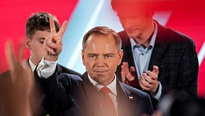 Polish conservative Nawrocki leads presidential vote
