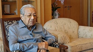 Mahathir lauds Yunus, voices concern for Bangladesh