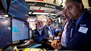 US stocks end lower