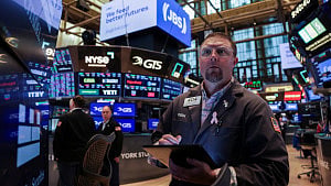 Wall Street ends mixed amid cooling Middle East tensions
