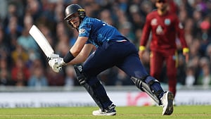 Smith replaces Salt in England squad