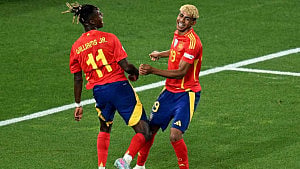 Spain beat France 5-4 in thriller to reach NL final