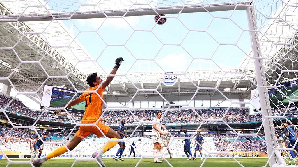 FIFA Club World Cup - Group H - Real Madrid v Al Hilal - Hard Rock Stadium, Miami Gardens, Florida, US - Jun 18, 2025 Real Madrid's Arda Guler shoots at goal and hits the crossbar REUTERS/Hannah Mckay