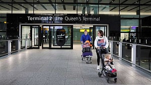 Heathrow Airport reopens after shutdown