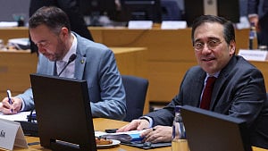 Italy, Spain not ready to back EU plan to boost Ukraine aid