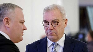 Russia demands 'ironclad' guarantees in Ukraine peace treaty