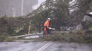 Thousands in Australia told to evacuate as Cyclone Alfred nears