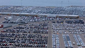 Trump presses with auto tariffs, intensifying trade war