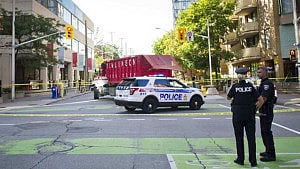 Police seeking 3 suspects in Toronto pub shooting