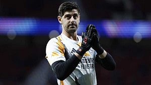 Courtois joins up with Belgium amid criticism