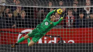 Flick backs Szczesny as key player for Barca