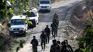 4 policemen, 2 militants killed in India's Kashmir