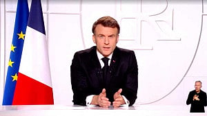 Russia warns Macron not to threaten Russia