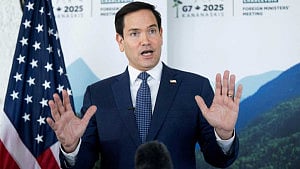US removes hundreds of alleged Venezuelan gang members