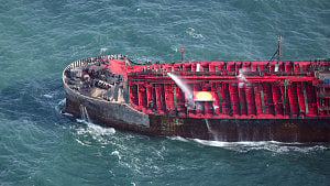 UK pollution fears ease after cargo ship crash