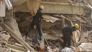 Thai woman gives birth to baby amid earthquake chaos