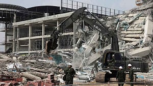 After quake, Bangkok grinds to a halt amid fear and chaos