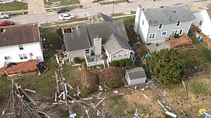 34 dead as US under tornado watch