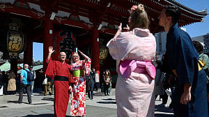 Cherry blossom, free visas Russians flock to Japan