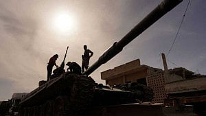 Syrian troops exchange fire with Lebanese army