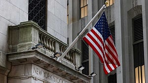 Wall Street rallies after Fed keeps rates unchanged