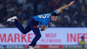 Wood undergoes knee surgery