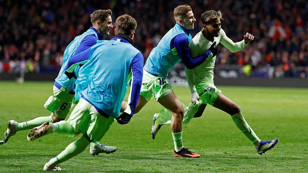 LaLiga - Atletico Madrid v FC Barcelona - Metropolitano, Madrid, Spain - Mar 16, 2025 FC Barcelona's Lamine Yamal celebrates scoring their third goal with teammates REUTERS/Juan Medina