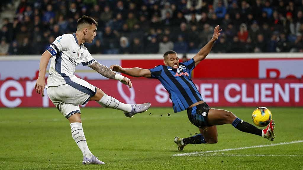 Serie A - Atalanta v Inter Milan - Gewiss Stadium, Bergamo, Italy - Mar 16, 2025 Inter Milan's Lautaro Martinez scores their second goal REUTERS/Alessandro Garofalo