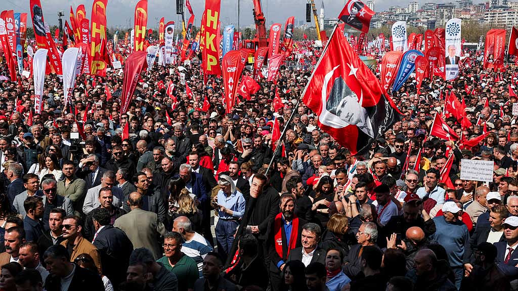 People attend a rally to protest against the arrest of Istanbul Mayor Ekrem Imamoglu as part of a corruption investigation, in Istanbul, Turkey, March 29, 2025. REUTERS