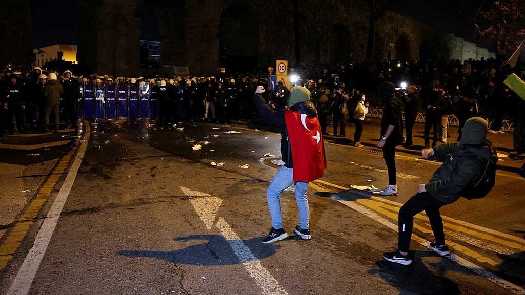 A demonstrator wears a Turkish flag as students from several universities take part in a protest against the detention of Istanbul Mayor Ekrem Imamoglu, in Istanbul, Turkey, Mar 21, 2025. REUTERS/Umit Bektas