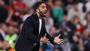 Amorim offers to quit Man Utd