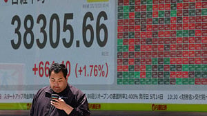 Asian stocks rise as traders weigh US debt