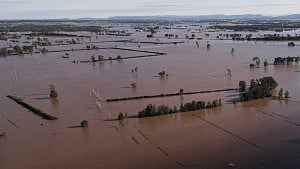 Australia begins clean-up after floods kill 5