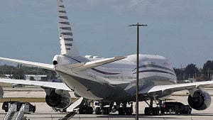 Trump announces $14.5bn Etihad order for Boeing planes