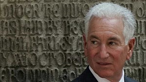 Charles Kushner acknowledges past 'serious mistake'