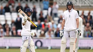 England pummel Zimbabwe in run fest