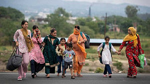 Villagers evacuated from line of fire along India's Pakistan border