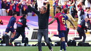 Flick urges Barca to stay focused